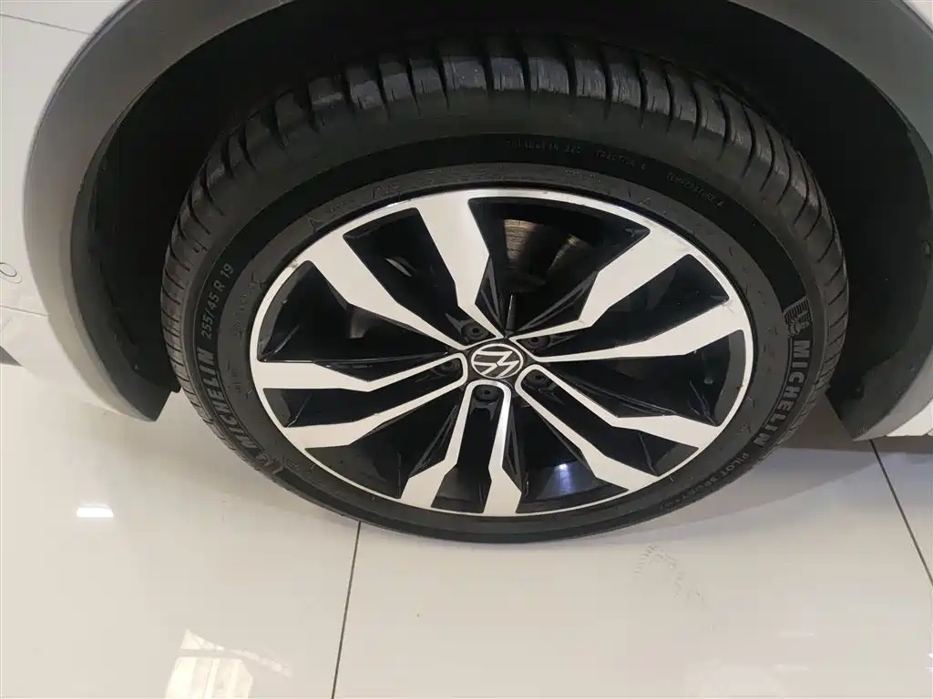 Volkswagen Tiguan L 2021 — фото 23