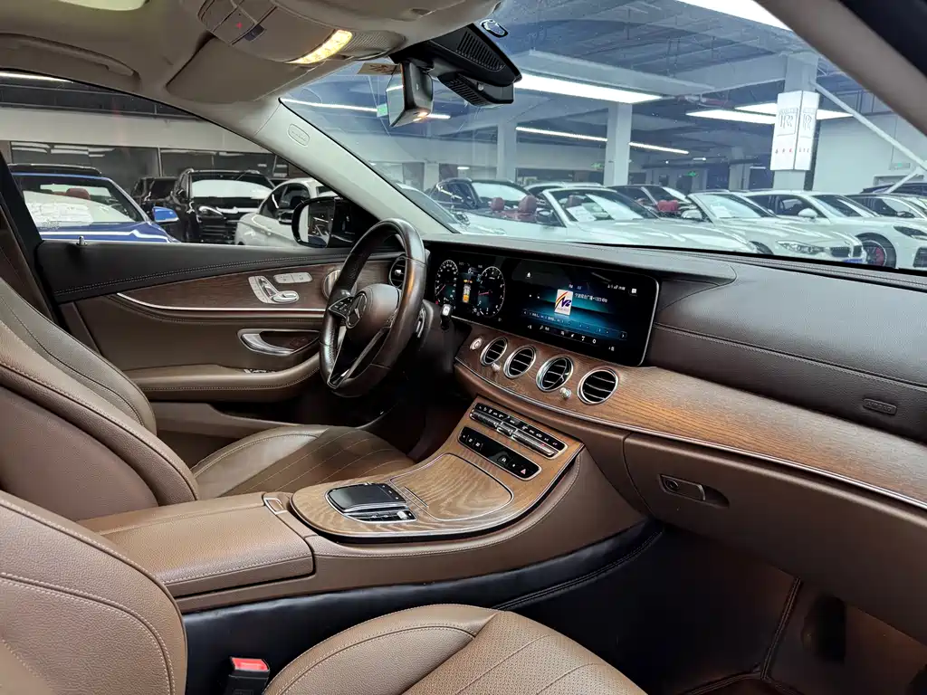 Mercedes-Benz E-Class 2023 — фото 15