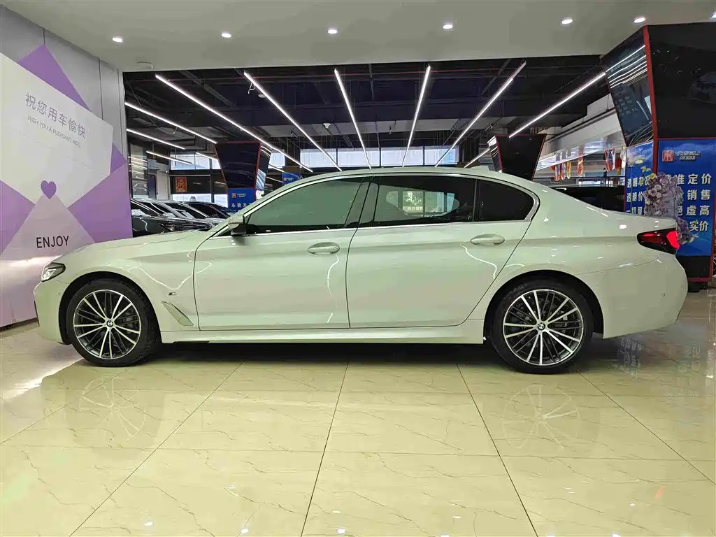 BMW 5 Series 2021 — фото 14
