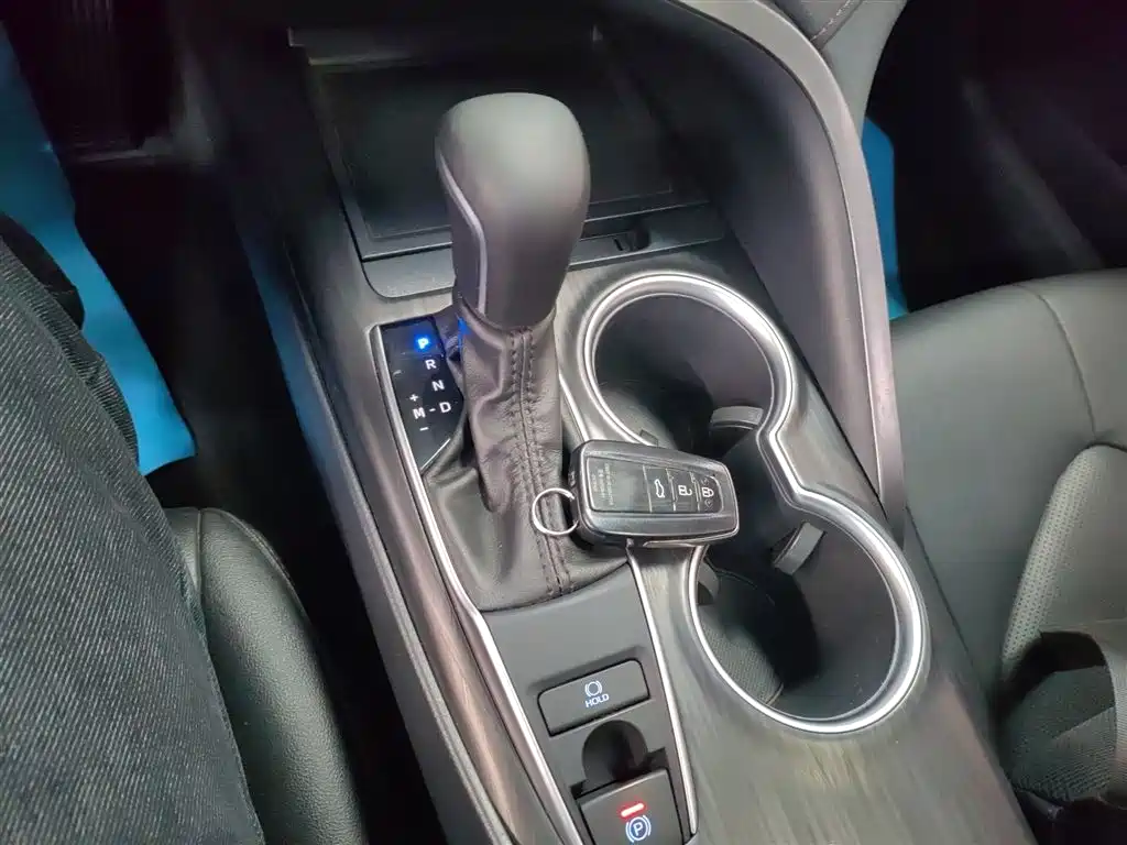 Toyota Camry 2022 — фото 14