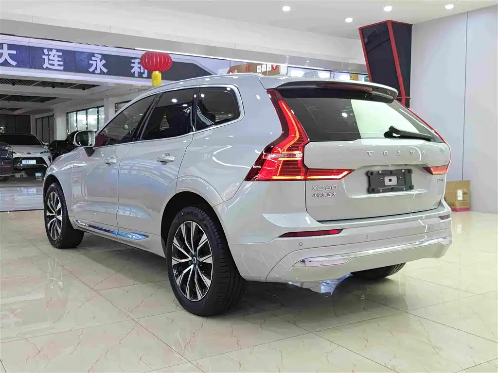 Volvo XC60 2022 — фото 4