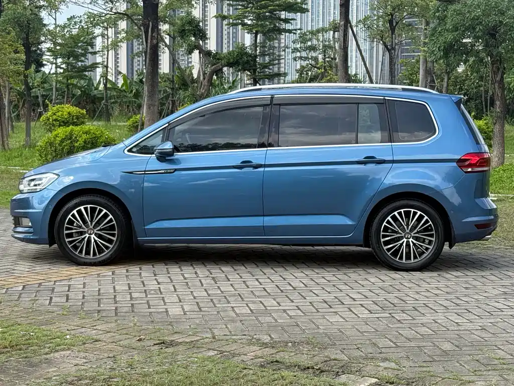 Volkswagen Touran 2018 — фото 3