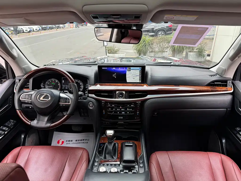 Lexus LX 2018 — фото 13
