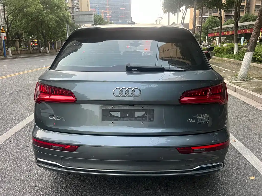 Audi Q5L 2021 — фото 9