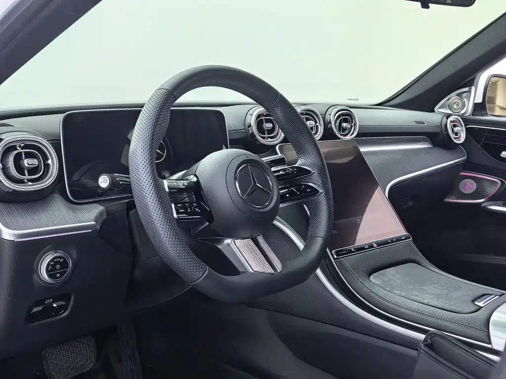 Mercedes-Benz C-Class 2024 — фото 18