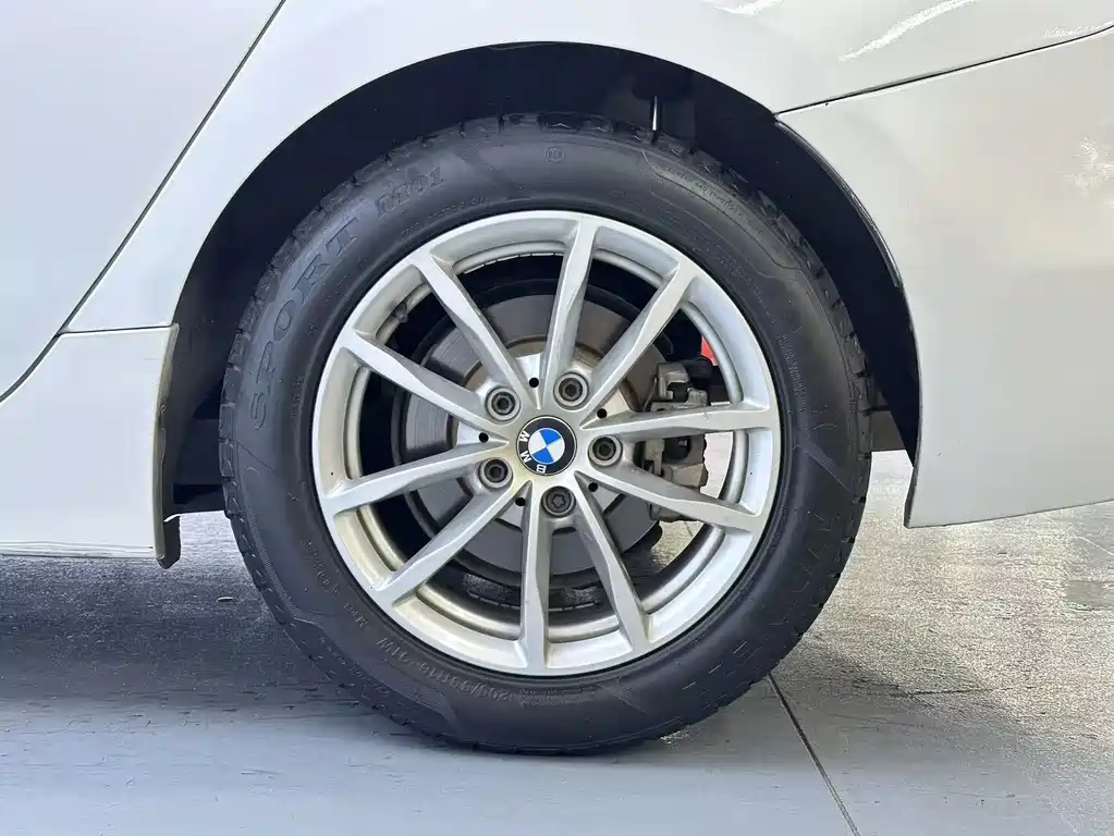 BMW 1 Series 2017 — фото 16