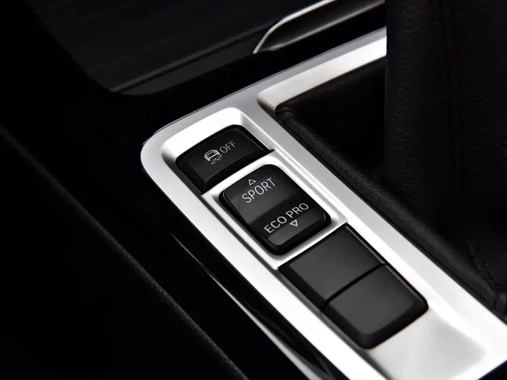 BMW 1 Series 2018 — фото 16