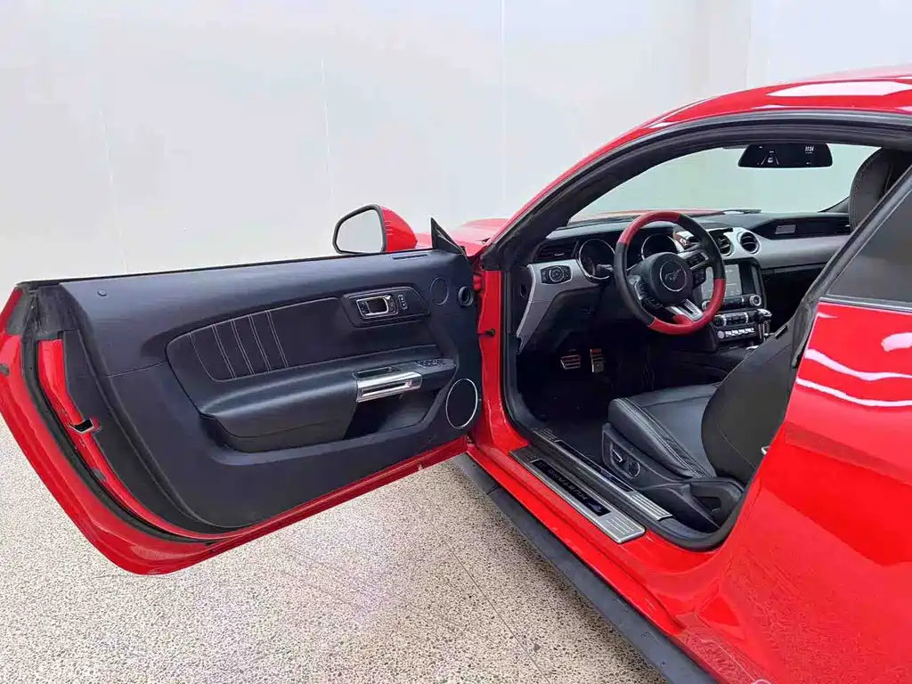Ford Mustang 2018 — фото 10