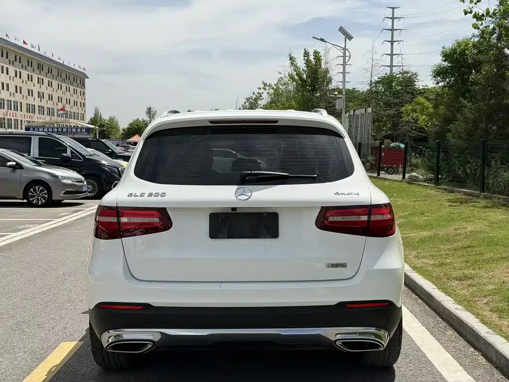 Mercedes-Benz GLC 2017 — фото 12
