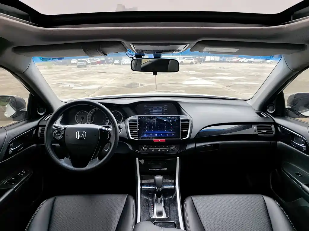 Honda Accord 2017 — фото 19