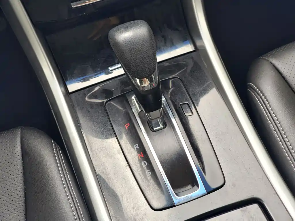 Honda Accord 2017 — фото 21
