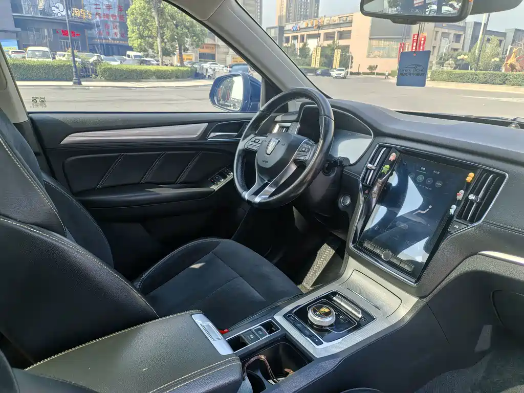 Roewe RX5 New Energy 2017 — фото 15