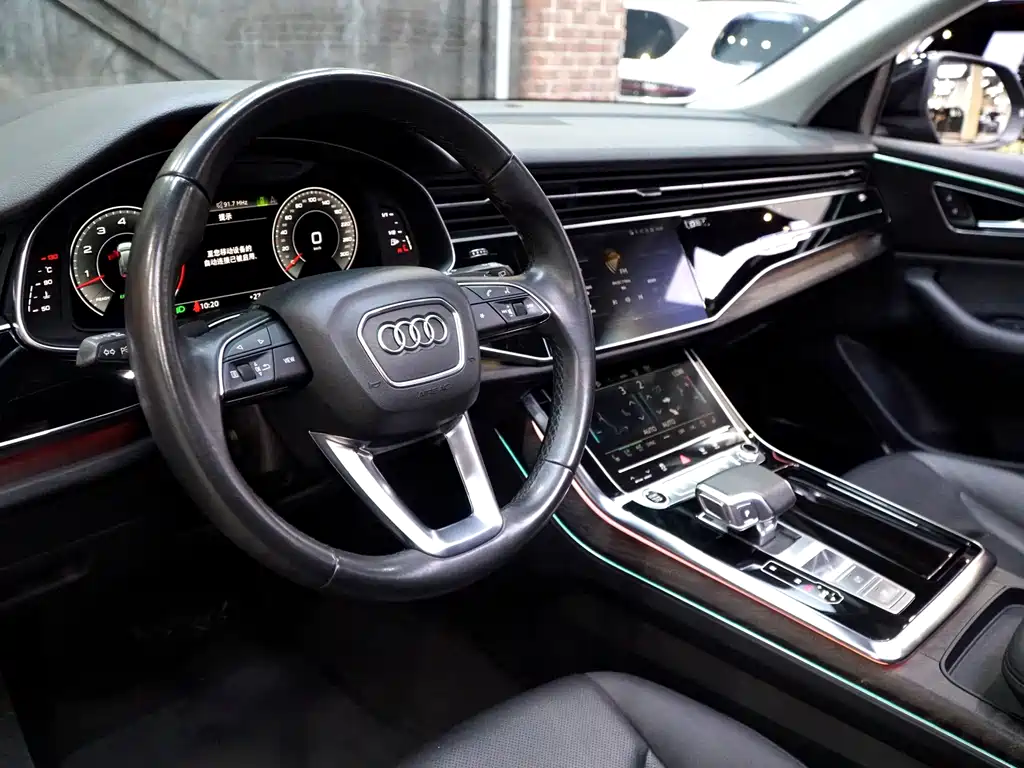 Audi Q8 2023 — фото 6