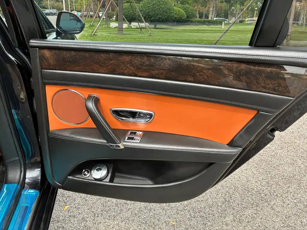 Bentley Flying Spur 2013 — фото 13