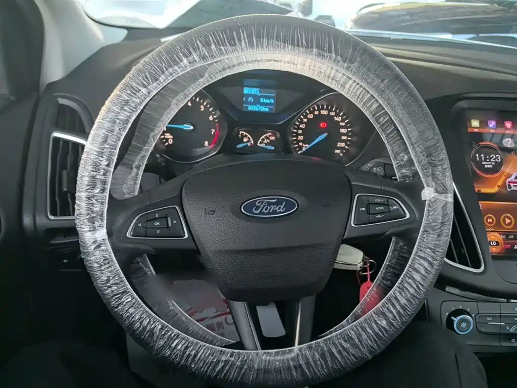 Ford Focus 2018 — фото 11