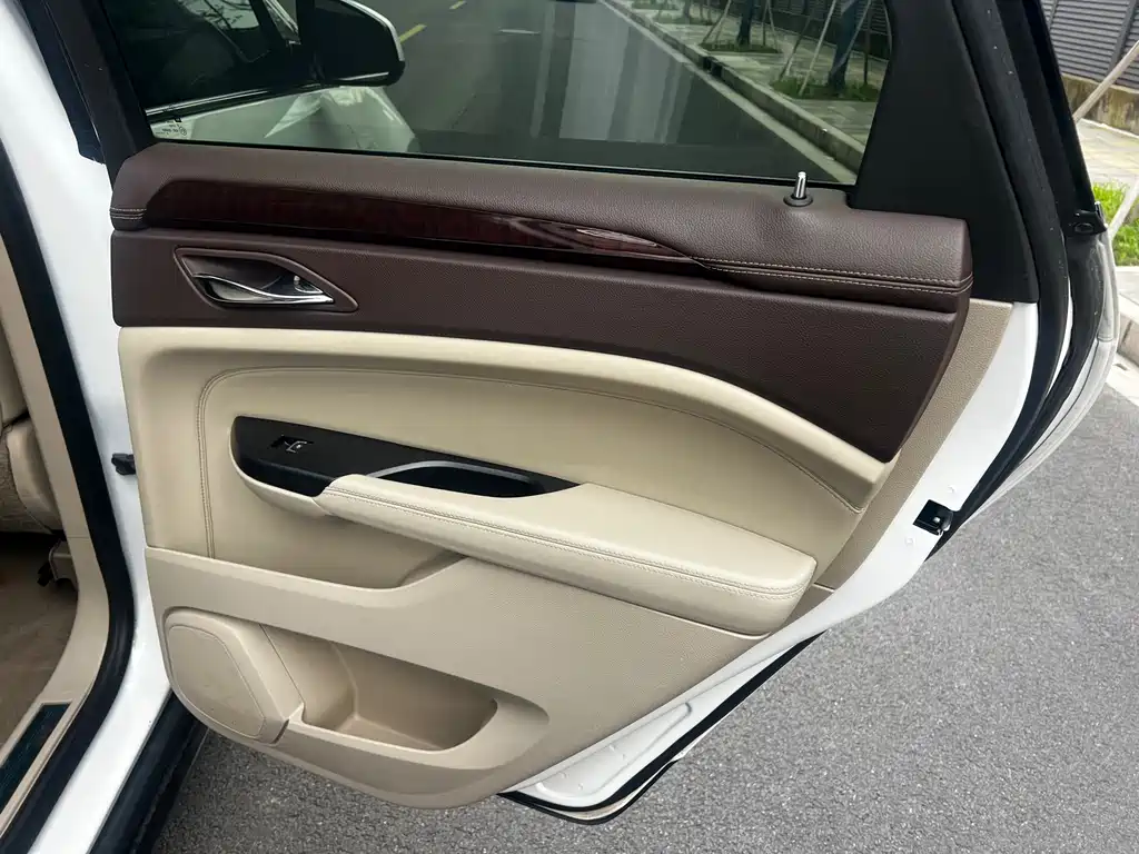 Cadillac SRX 2015 — фото 16