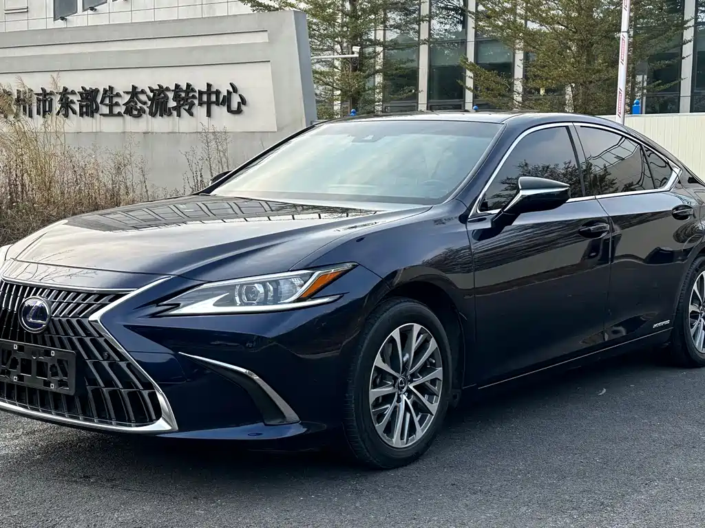 Lexus ES 2022 — фото 1
