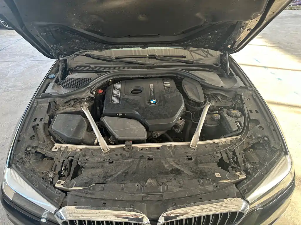 BMW 5 Series 2018 — фото 11