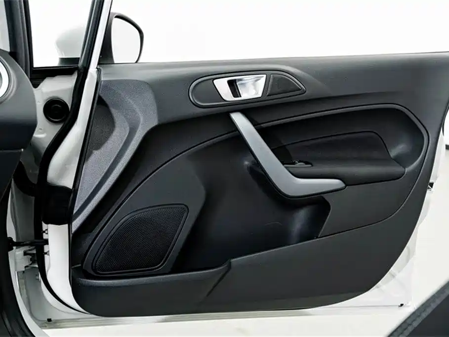 Ford Fiesta 2015 — фото 15