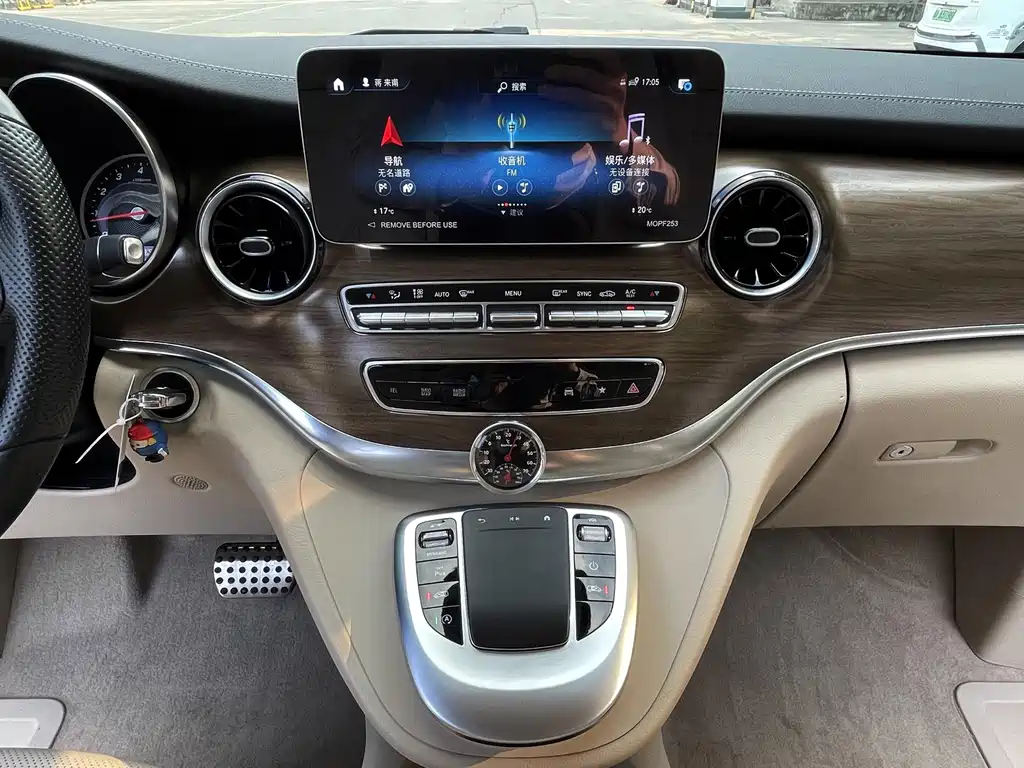 Mercedes-Benz V-Class 2023 — фото 14