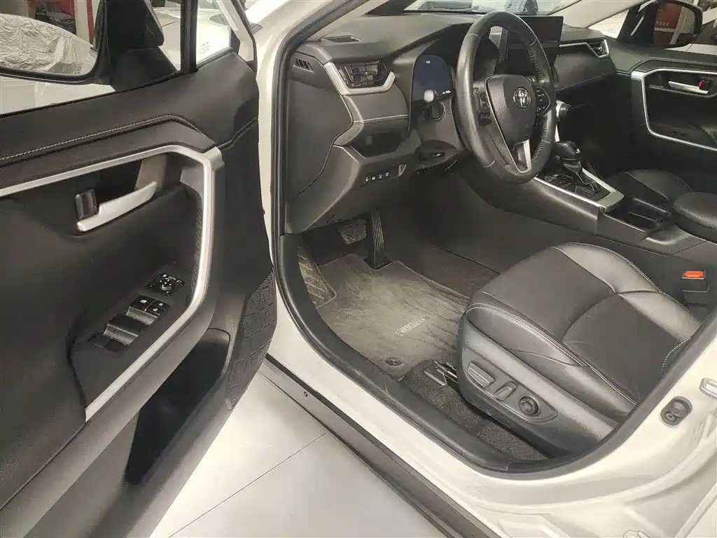 Toyota Wildlander 2023 — фото 16