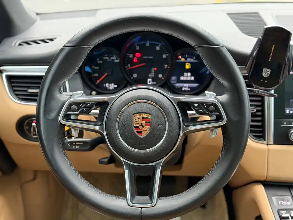 Porsche Macan 2018 — фото 10