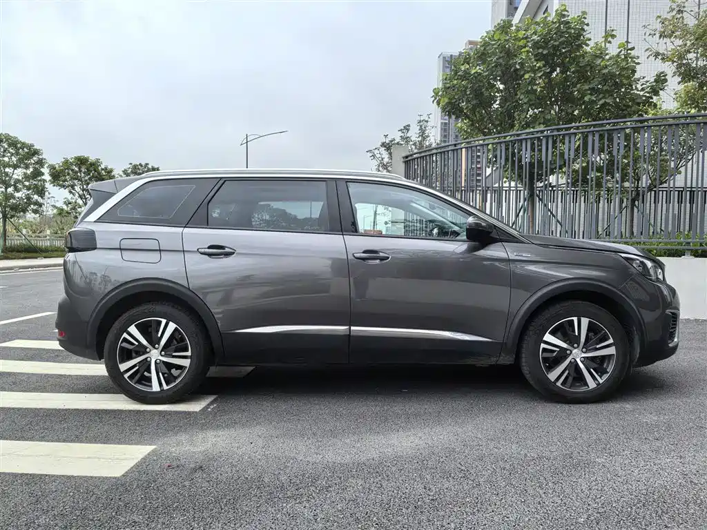 Peugeot 5008 2018 — фото 25