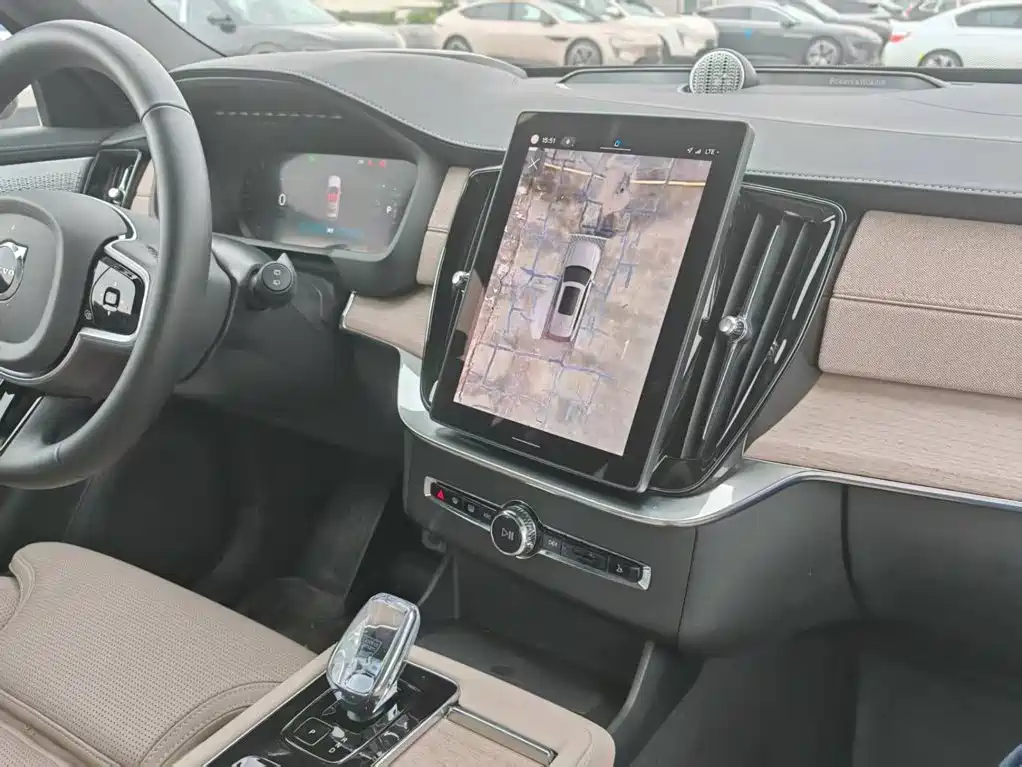 Volvo XC90 Plug-In Hybrid 2025 — фото 26