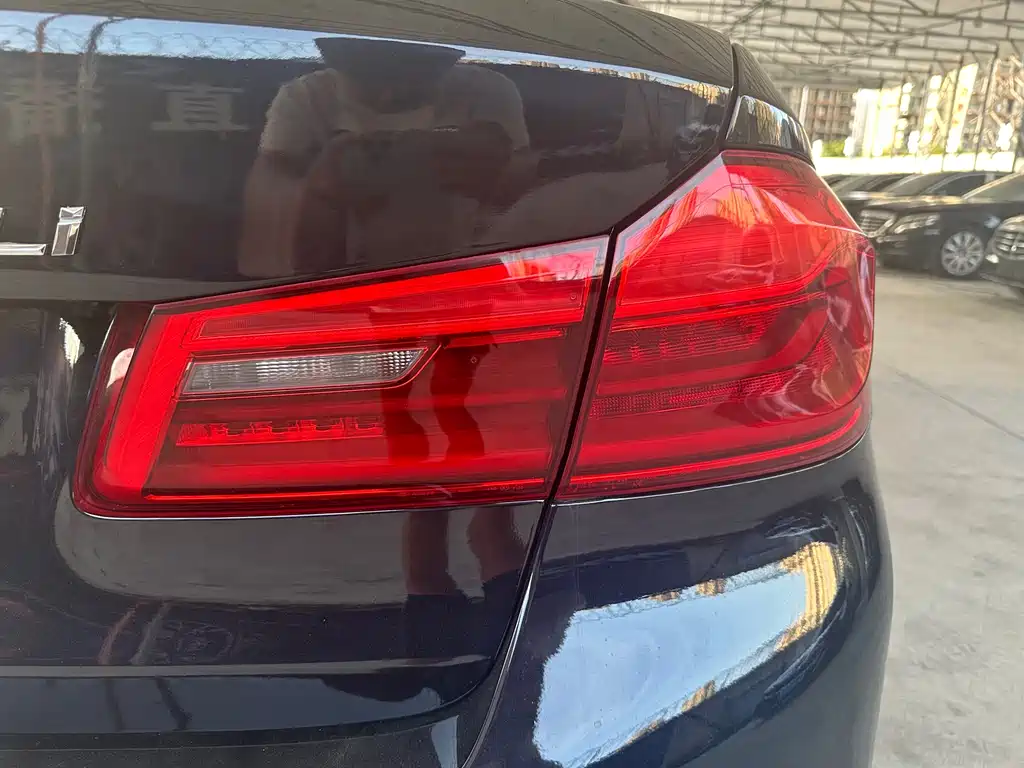 BMW 5 Series 2019 — фото 11