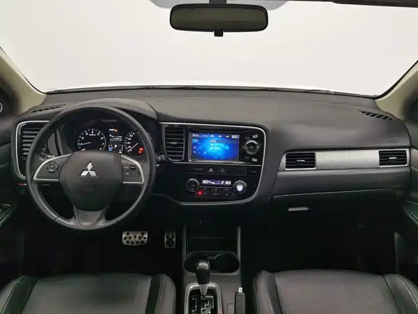 Mitsubishi Outlander 2015