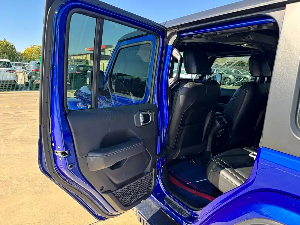 Jeep Wrangler 2020 — фото 13