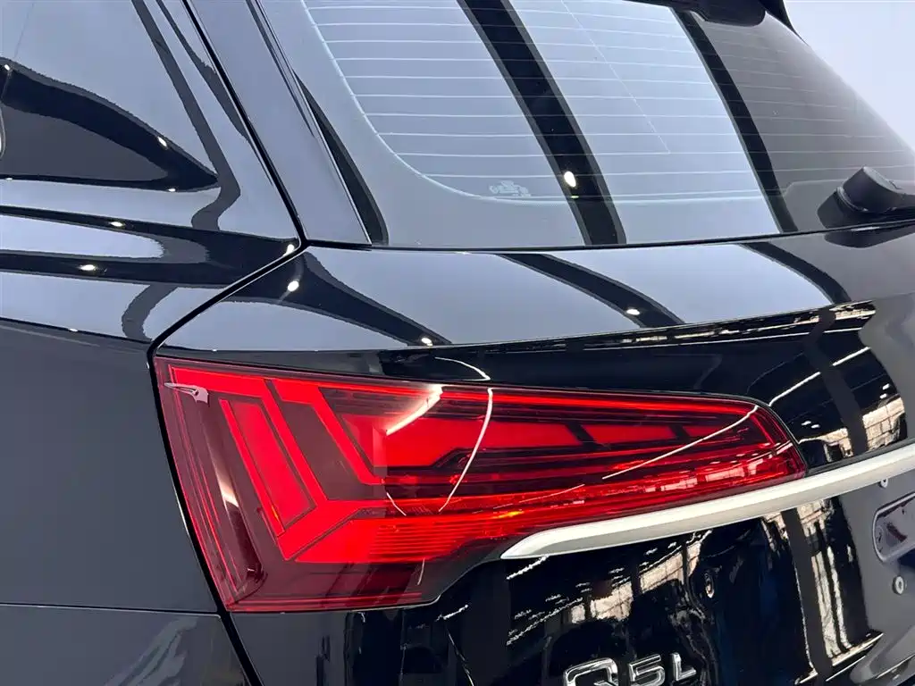 Audi Q5L 2024 — фото 11