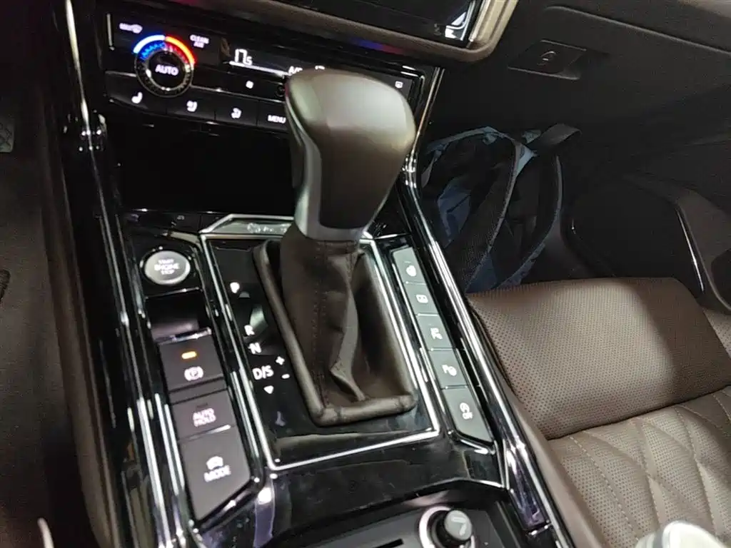 Volkswagen Phideon 2023 — фото 14