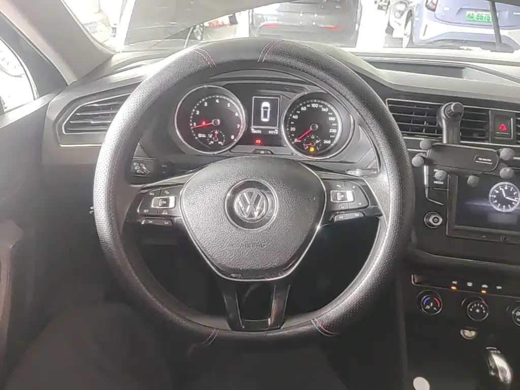 Volkswagen Tiguan L 2018 — фото 11
