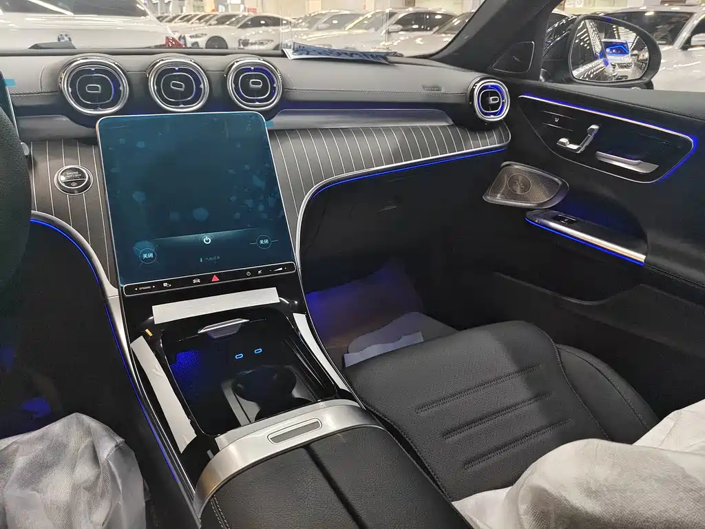 Mercedes-Benz C-Class 2025 — фото 13