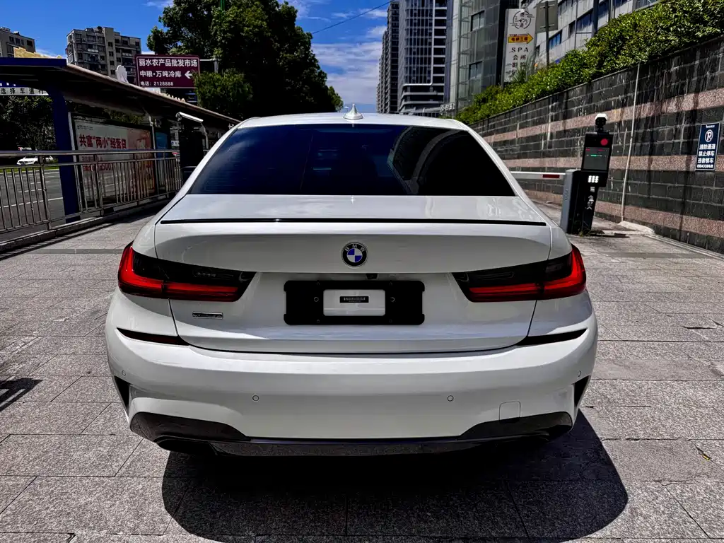 BMW 3 Series 2019 — фото 13