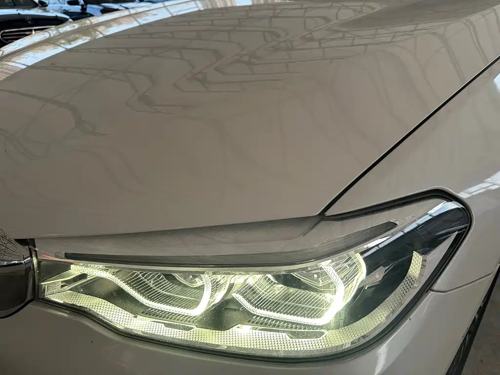 BMW 5 Series 2018 — фото 9