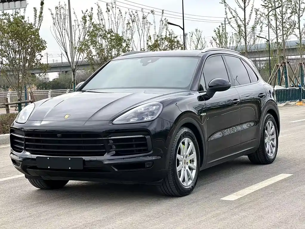 Porsche Cayenne Hybrid 2019 — фото 1