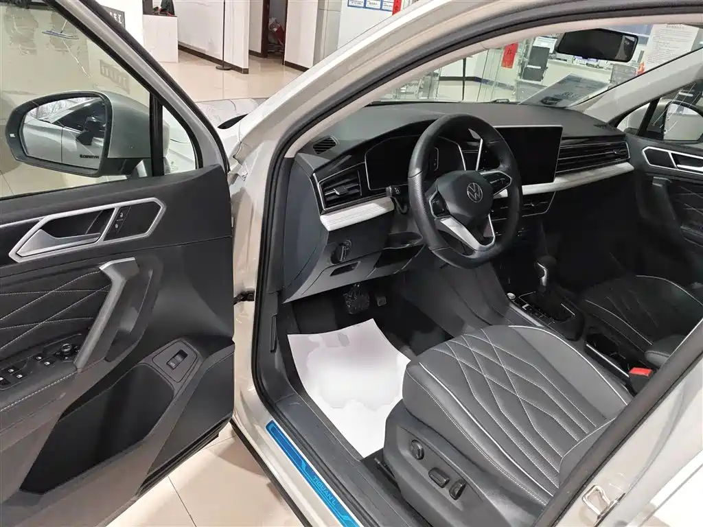 Volkswagen Tiguan L 2023 — фото 12