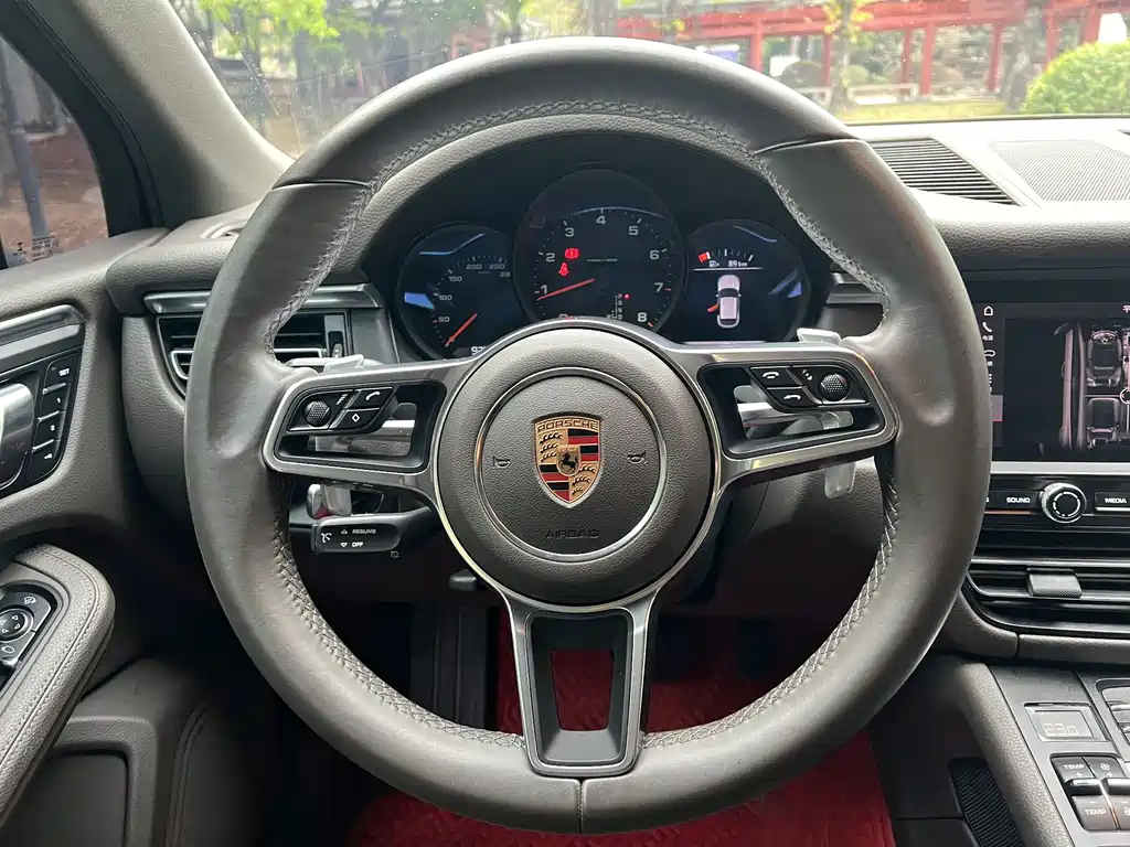 Porsche Macan 2019 — фото 21