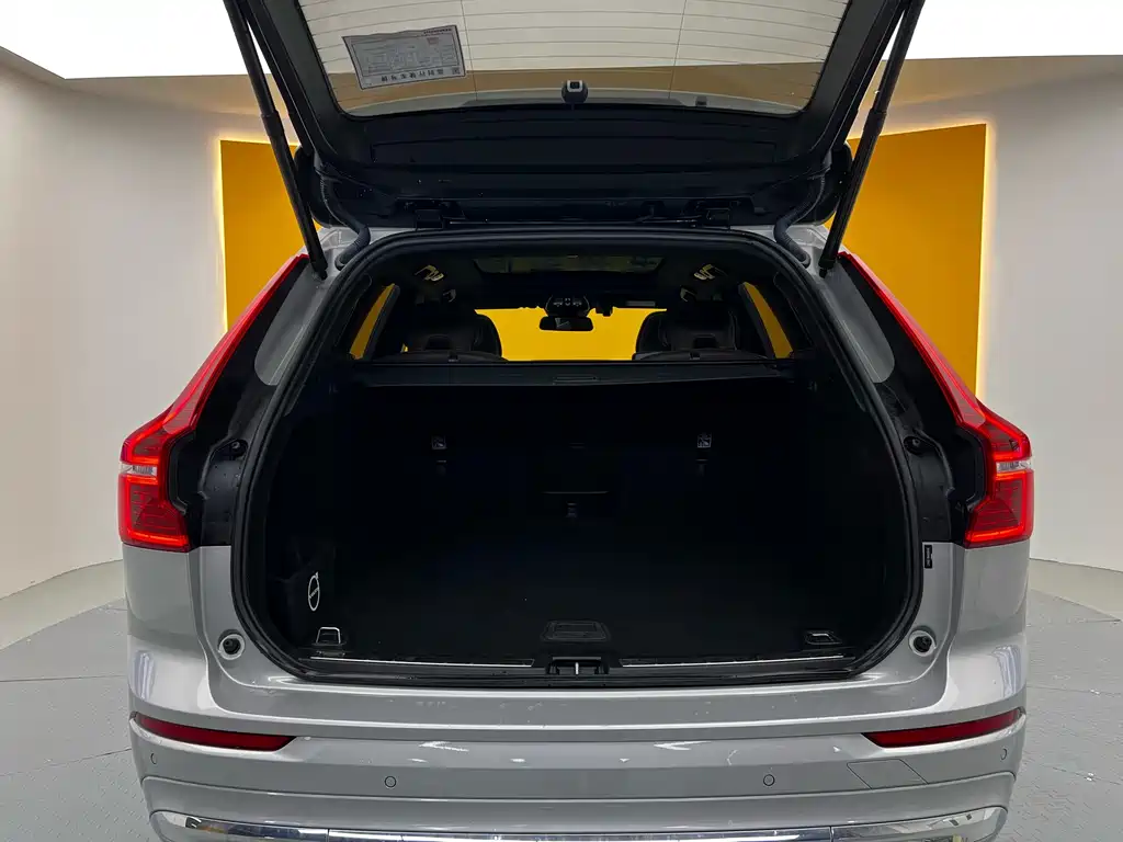 Volvo XC60 2022 — фото 27