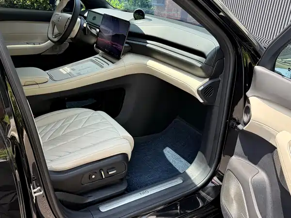 NIO ES6 2025