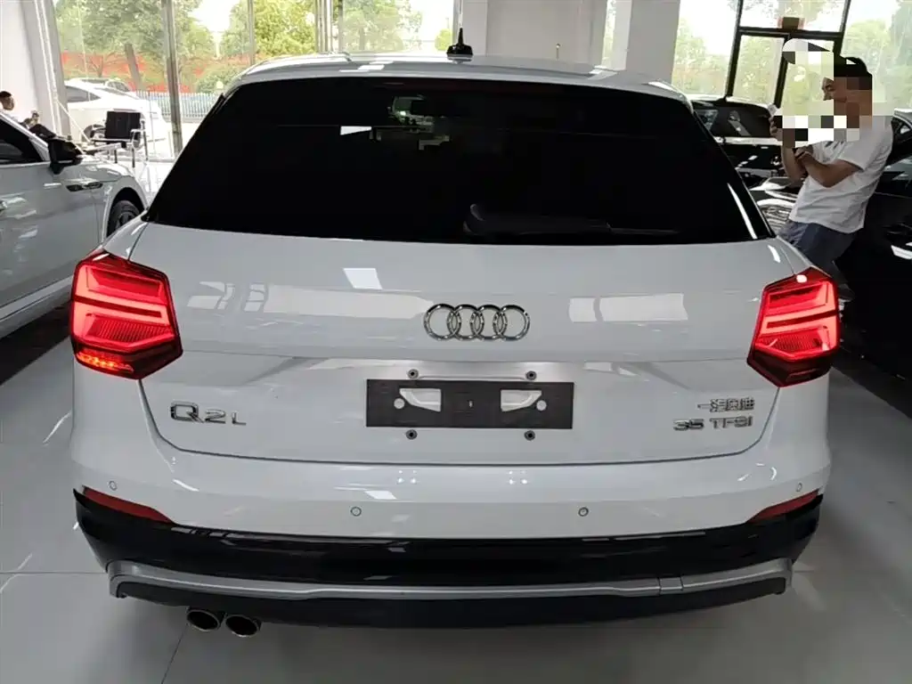 Audi Q2L 2021 — фото 6