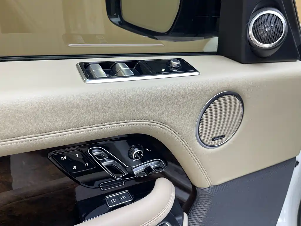 Land Rover Range Rover 2022 — фото 16