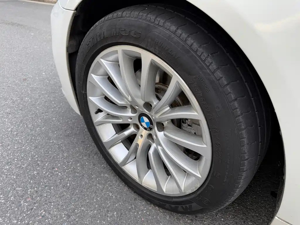 BMW 5 Series 2016 — фото 10