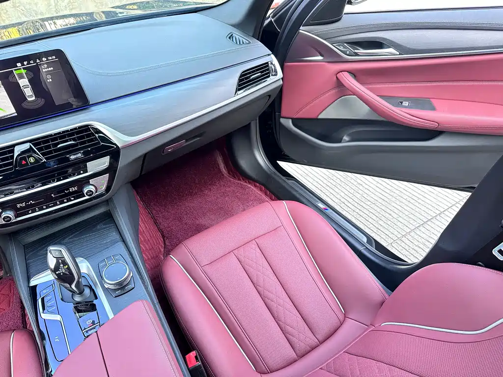 BMW 5 Series 2023 — фото 17