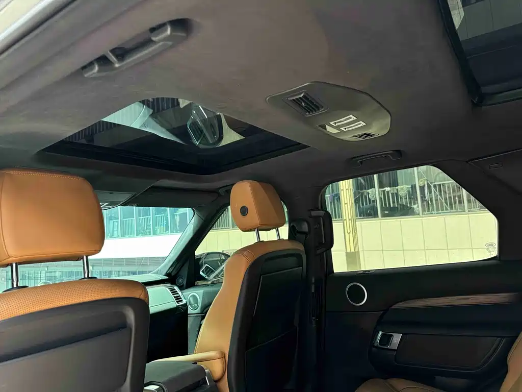 Land Rover Discovery 2018 — фото 12
