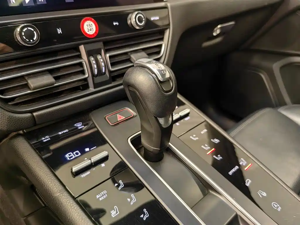 Porsche Macan 2022 — фото 11