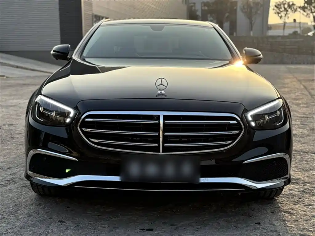 Mercedes-Benz E-Class 2022 — фото 9
