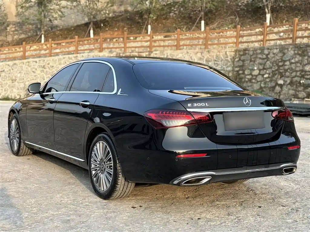 Mercedes-Benz E-Class 2022 — фото 10